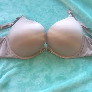 Nude bombshell Victoria Secret Bra